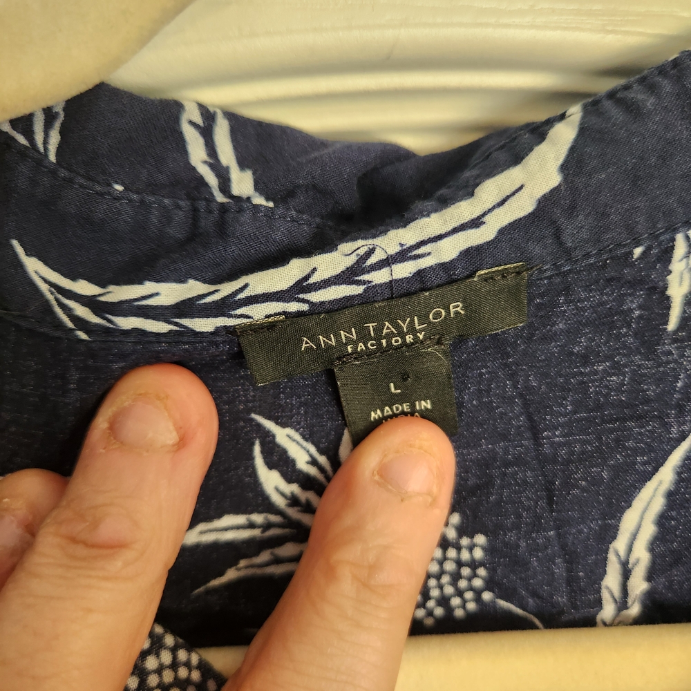 Ann Taylor Factory Floral Navy Women's Top Size L Euc - Picture 3 of 5